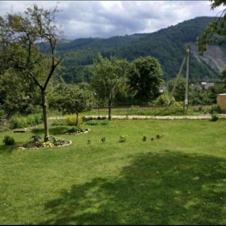 V Ulyanu Hotel Yaremche Bagian luar foto
