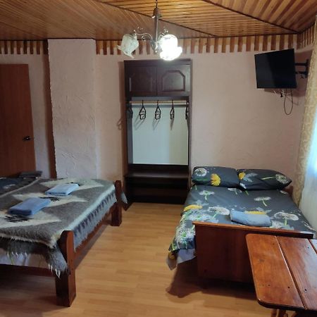 V Ulyanu Hotel Yaremche Bagian luar foto