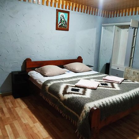 V Ulyanu Hotel Yaremche Bagian luar foto