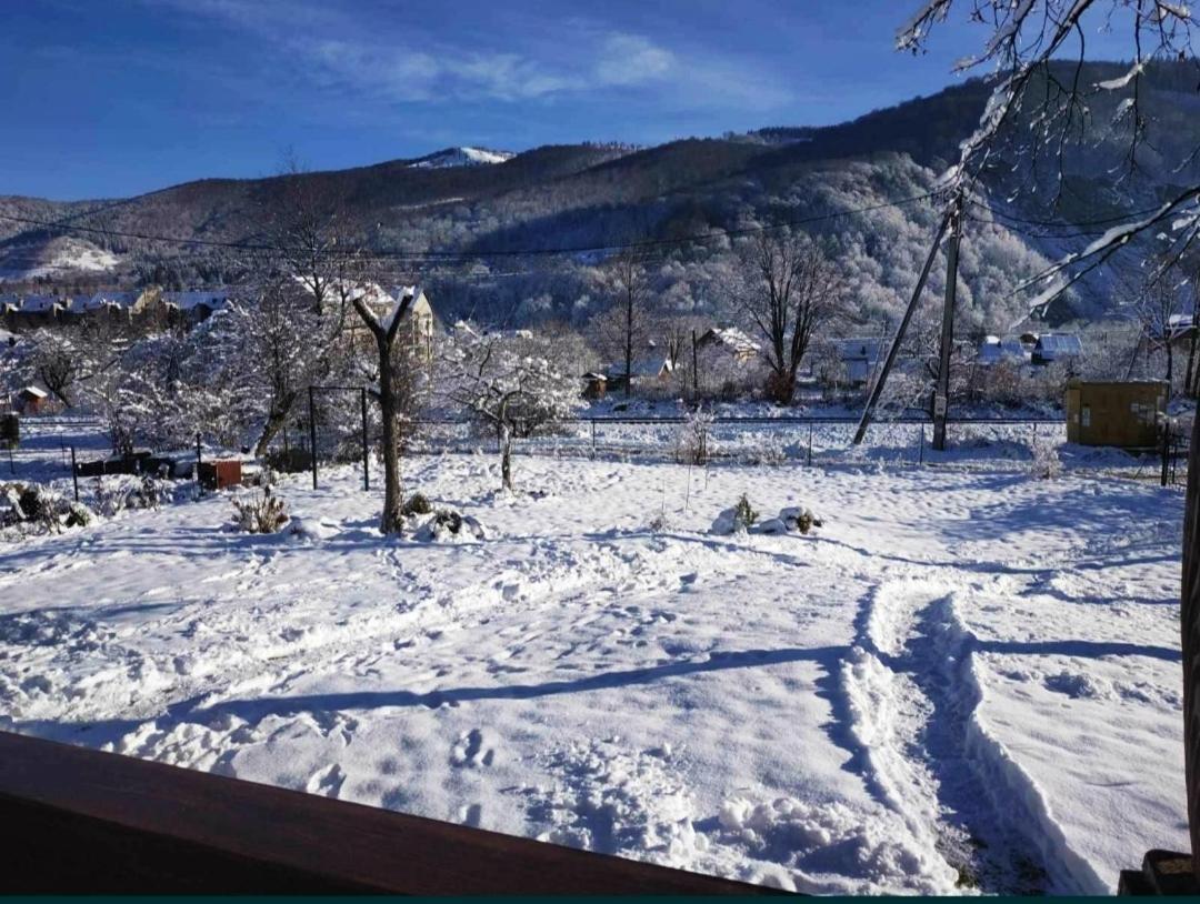V Ulyanu Hotel Yaremche Bagian luar foto