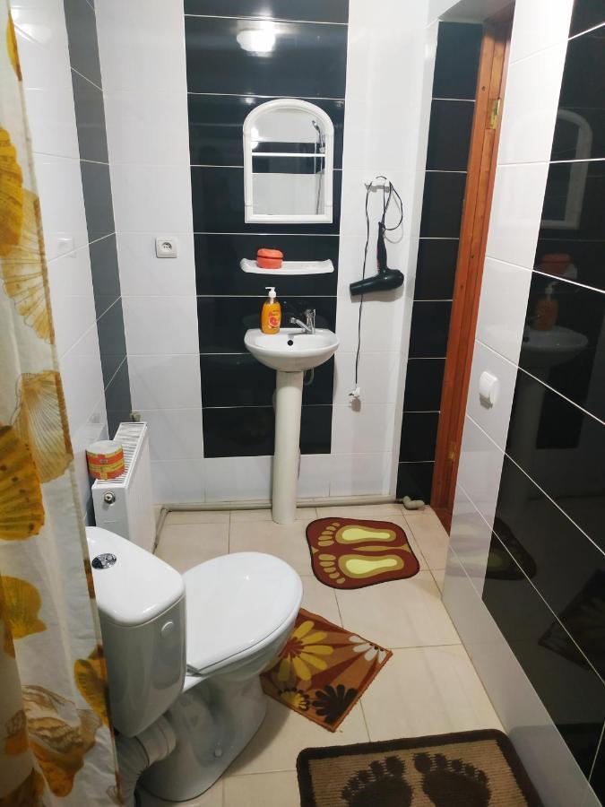 V Ulyanu Hotel Yaremche Bagian luar foto