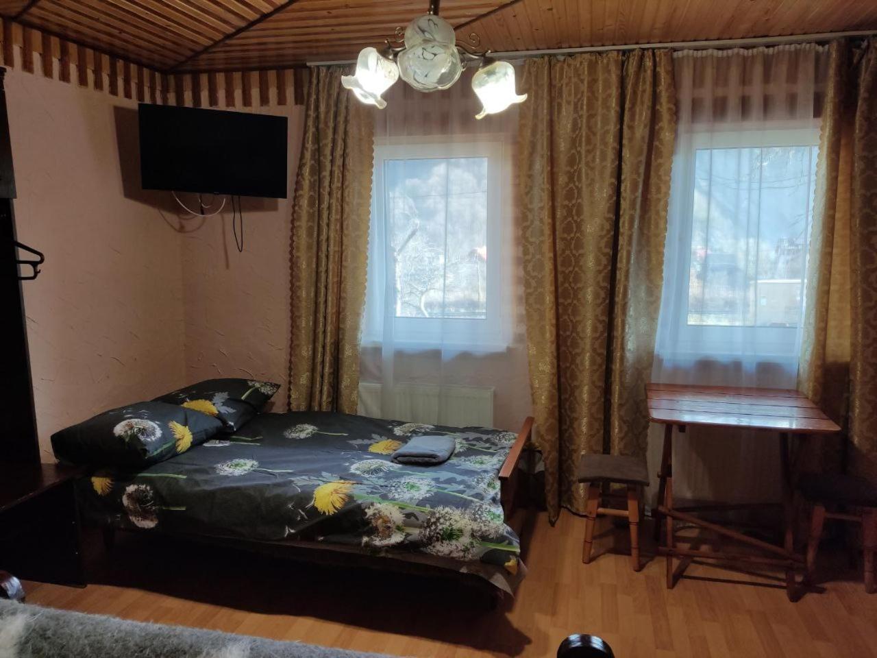 V Ulyanu Hotel Yaremche Bagian luar foto