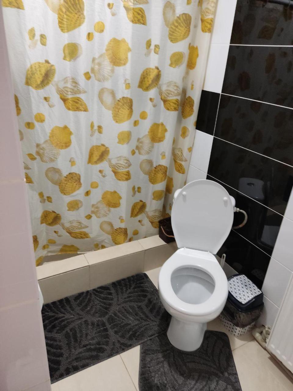 V Ulyanu Hotel Yaremche Bagian luar foto