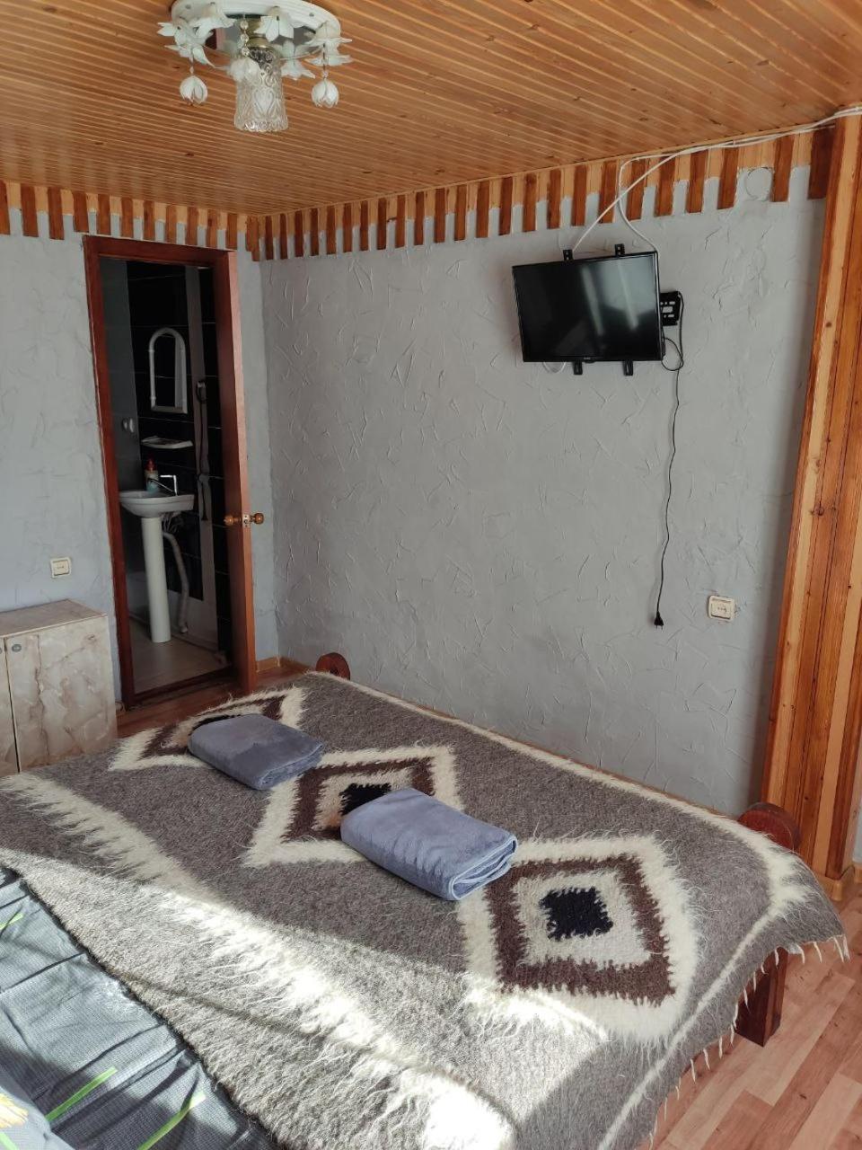 V Ulyanu Hotel Yaremche Bagian luar foto